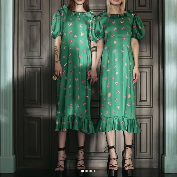 I <3 Parlor Green Midi Pattern Shift Dress with Puff Sleeves and Ruffles | Color: Green/Red | Size: Mj | Sheerin_Lemieux's Closet